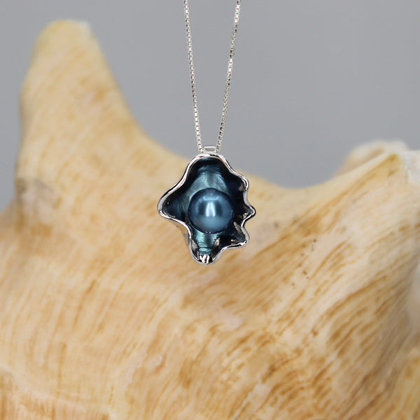 “Clamming Up” Sterling Silver Pendant